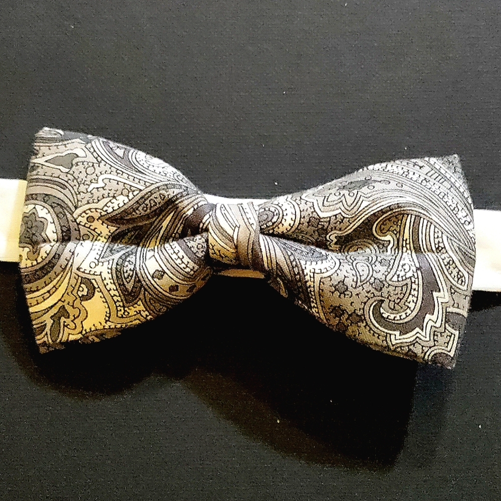 NEW Handmade Paisley Bow tie. Wedding/Formal, Events, Formal, Prom, Business +.